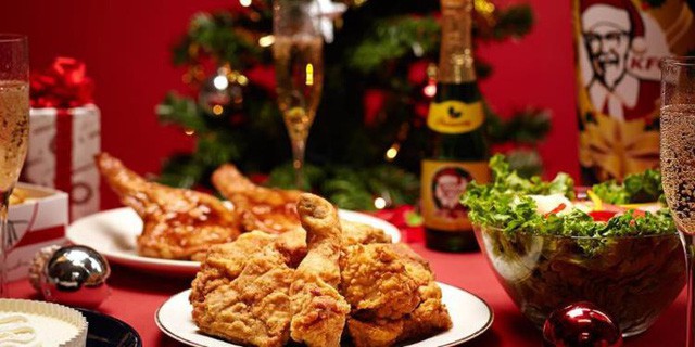 Ở phương Tây, Noel là phải ăn gà rán! – Lời nói dối kinh điển” của KFC đưa Nhật Bản trở thành thị trường tiêu thụ lớn thứ 3 thế giới của hãng này từ bờ vực phá sản - Ảnh 1.