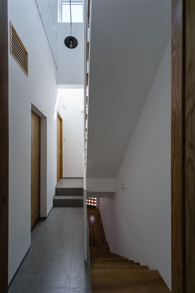 Nhà 43m2 méo mó giữa Sài Gòn xuất hiện ấn tượng trên báo Mỹ - Ảnh 14. Nhà 43m2 méo mó giữa Sài Gòn xuất hiện ấn tượng trên báo Mỹ - Ảnh 14.