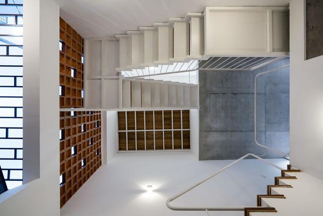 Nhà 43m2 méo mó giữa Sài Gòn xuất hiện ấn tượng trên báo Mỹ - Ảnh 18. Nhà 43m2 méo mó giữa Sài Gòn xuất hiện ấn tượng trên báo Mỹ - Ảnh 18.