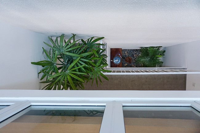 Nhà 43m2 méo mó giữa Sài Gòn xuất hiện ấn tượng trên báo Mỹ - Ảnh 19. Nhà 43m2 méo mó giữa Sài Gòn xuất hiện ấn tượng trên báo Mỹ - Ảnh 19.