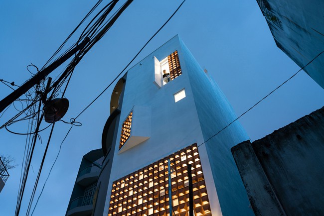 Nhà 43m2 méo mó giữa Sài Gòn xuất hiện ấn tượng trên báo Mỹ - Ảnh 3. Nhà 43m2 méo mó giữa Sài Gòn xuất hiện ấn tượng trên báo Mỹ - Ảnh 3.