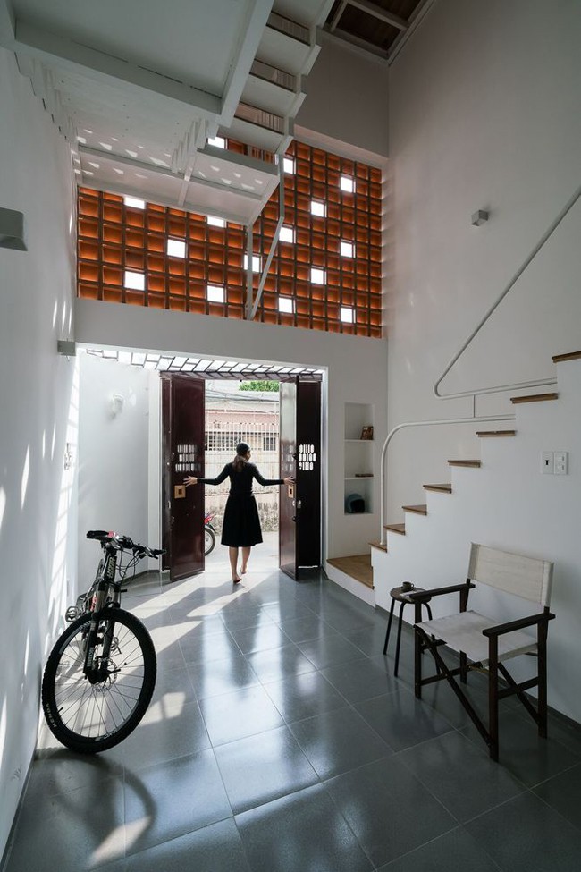 Nhà 43m2 méo mó giữa Sài Gòn xuất hiện ấn tượng trên báo Mỹ - Ảnh 4. Nhà 43m2 méo mó giữa Sài Gòn xuất hiện ấn tượng trên báo Mỹ - Ảnh 4.