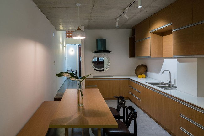 Nhà 43m2 méo mó giữa Sài Gòn xuất hiện ấn tượng trên báo Mỹ - Ảnh 8. Nhà 43m2 méo mó giữa Sài Gòn xuất hiện ấn tượng trên báo Mỹ - Ảnh 8.