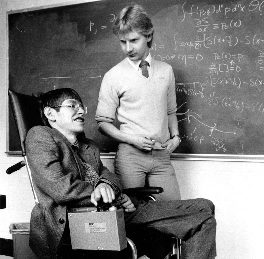 Cuộc đời phi thường qua ảnh của cố Giáo sư Stephen Hawking: Biểu tượng của lòng dũng cảm và là nguồn cảm hứng bất tận để bạn vượt qua mọi khó khăn - Ảnh 19. Cuộc đời phi thường qua ảnh của cố Giáo sư Stephen Hawking: Biểu tượng của lòng dũng cảm và là nguồn cảm hứng bất tận để bạn vượt qua mọi khó khăn - Ảnh 19.
