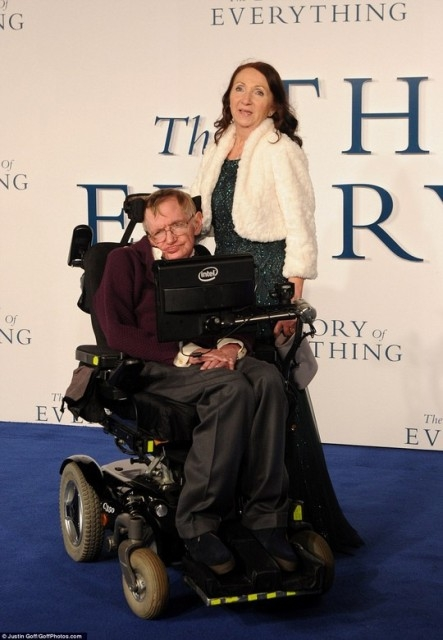 Chuyện tình cảm động của nhà vật lý thiên tài Stephen Hawking và người vợ đầu tiên: Khi tình yêu trở thành động lực vượt qua cả cái chết - Ảnh 1.