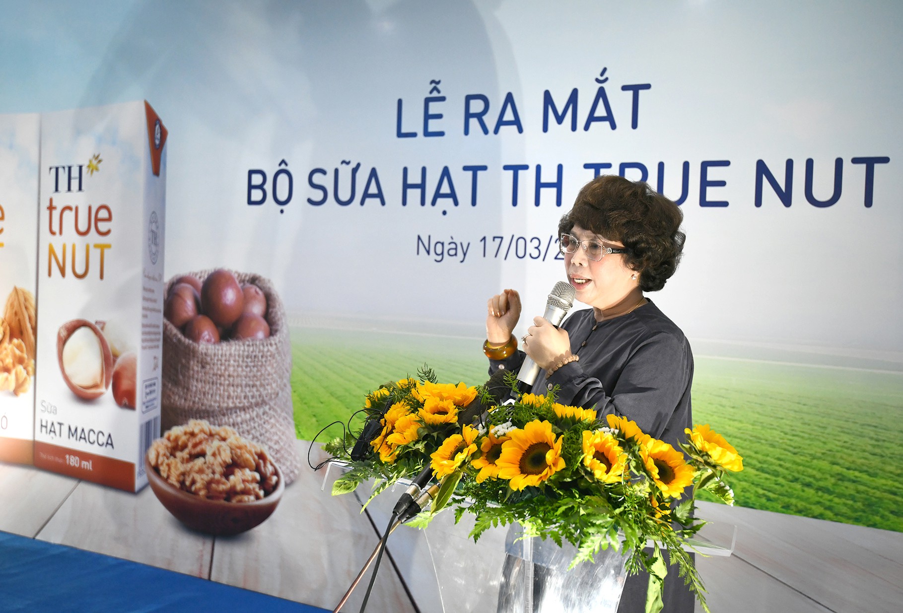 Tập đoàn TH chính thức ra mắt bộ sản phẩm sữa hạt Macca và Óc chó hoàn toàn thiên nhiên - Ảnh 2. Tập đoàn TH chính thức ra mắt bộ sản phẩm sữa hạt Macca và Óc chó hoàn toàn thiên nhiên - Ảnh 2.