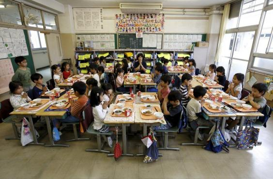 Vì sao bữa trưa ở trường của trẻ em Nhật Bản được coi là chuẩn mực cho cả thế giới? - Ảnh 1.