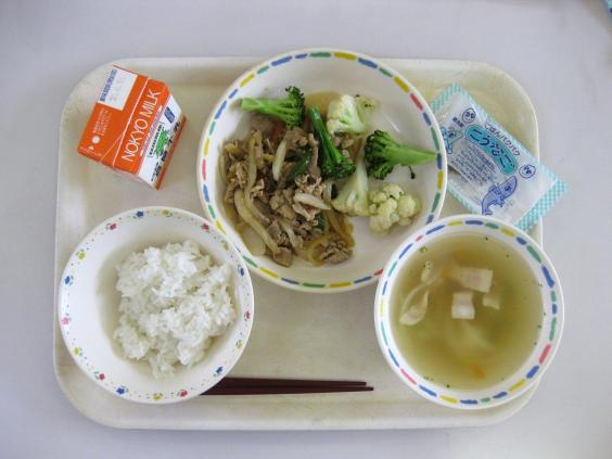 Vì sao bữa trưa ở trường của trẻ em Nhật Bản được coi là chuẩn mực cho cả thế giới? - Ảnh 2.