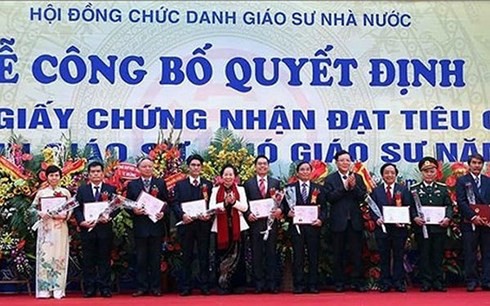 Chính phủ kết luận việc xét công nhận chức danh GS, PGS - Ảnh 1.