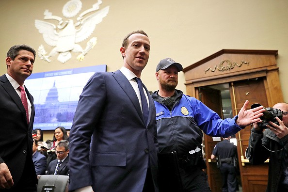 Mark Zuckerberg bị công kích ở Hạ viện, liên tiếp bị ngắt lời vì những câu trả lời lệch tâm - Ảnh 1.