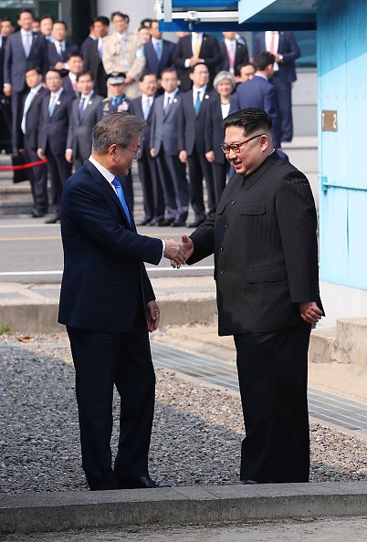 Bước chân lịch sử của ông Kim Jong Un trên đất Hàn Quốc - Ảnh 1.