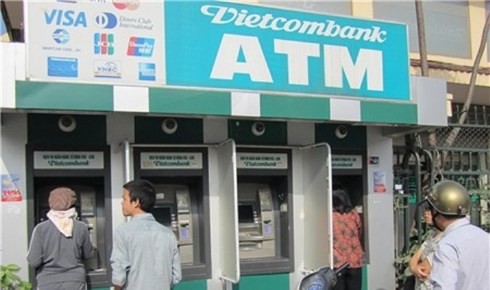 NHNN yêu cầu các ngân hàng tăng cường chống tội phạm liên quan ATM - Ảnh 1.