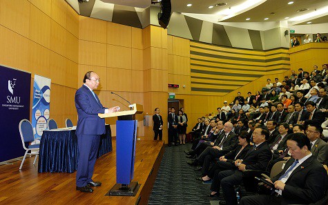 Thủ tướng khích lệ sinh viên Việt Nam ở Singapore tiên phong khởi nghiệp - Ảnh 1.