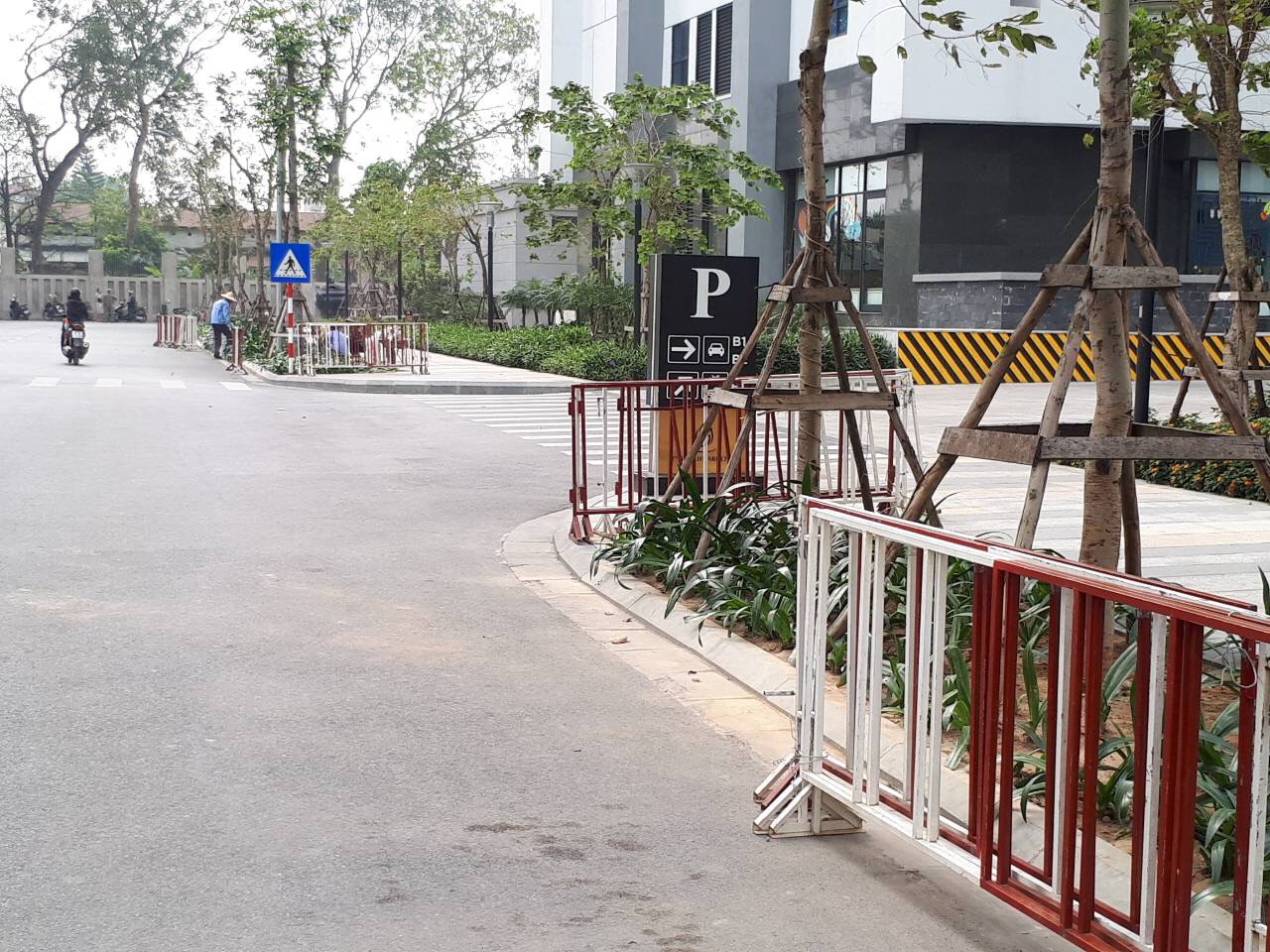 Cư dân chung cư Vinaconex 7 và Goldmark City tranh chấp đường liên khu - Ảnh 2. Cư dân chung cư Vinaconex 7 và Goldmark City tranh chấp đường liên khu - Ảnh 2.