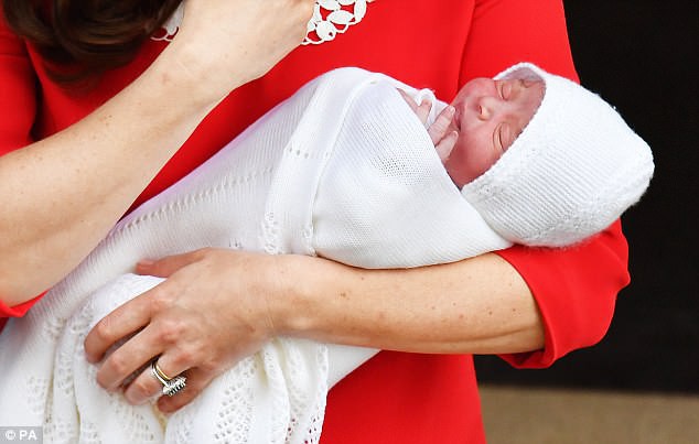 Giấy khai sinh của con trai thứ 3 tiết lộ nghề nghiệp đặc biệt của hoàng tử William và Công nương Kate - Ảnh 1.