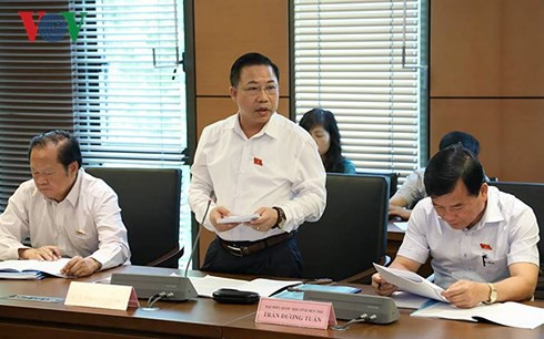Phó Trưởng Đoàn ĐBQH Thanh Hoá nói về việc “lãnh đạo tỉnh đi xe sang” - Ảnh 1.