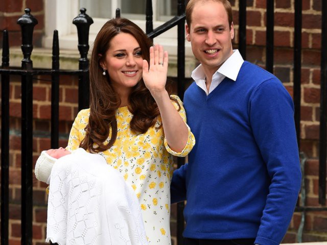 Công chúa nhỏ Charlotte 3 tuổi đã đóng góp hàng tỷ USD cho nền kinh tế Anh – nhiều hơn Hoàng tử George - Ảnh 2.