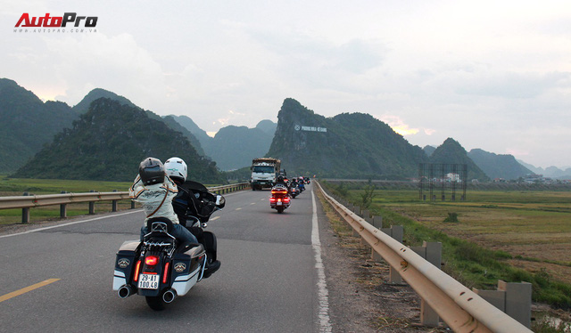 Nếm nắng, gió và mưa mau mùa hạ cùng hàng chục chiến mã Harley-Davidson trong hành trình về Đà Nẵng - Ảnh 15.