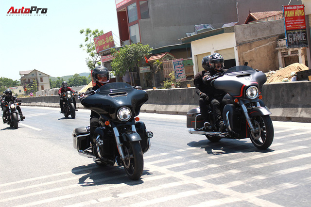 Nếm nắng, gió và mưa mau mùa hạ cùng hàng chục chiến mã Harley-Davidson trong hành trình về Đà Nẵng - Ảnh 7.