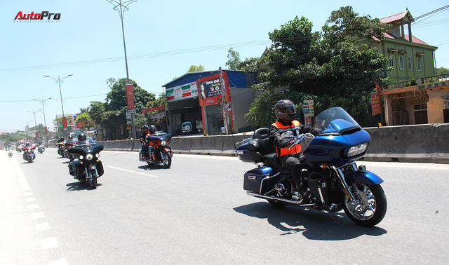 Nếm nắng, gió và mưa mau mùa hạ cùng hàng chục chiến mã Harley-Davidson trong hành trình về Đà Nẵng - Ảnh 8.