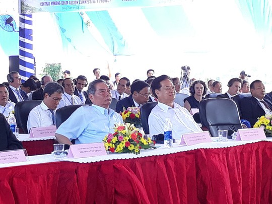 Nguyên Thủ tướng Nguyễn Tấn Dũng dự khánh thành cầu Cao Lãnh - Ảnh 4.