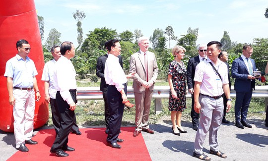 Nguyên Thủ tướng Nguyễn Tấn Dũng dự khánh thành cầu Cao Lãnh - Ảnh 6.