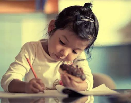 Con đỗ hai trường đại học tốt nhất TQ, ông bố nông dân tiết lộ bí quyết giáo dục chỉ 4 chữ - Ảnh 4. Con đỗ hai trường đại học tốt nhất TQ, ông bố nông dân tiết lộ bí quyết giáo dục chỉ 4 chữ - Ảnh 4.