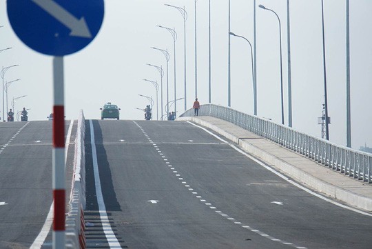 TP HCM: Cầu qua đảo Kim Cương chính thức thông xe - Ảnh 1.