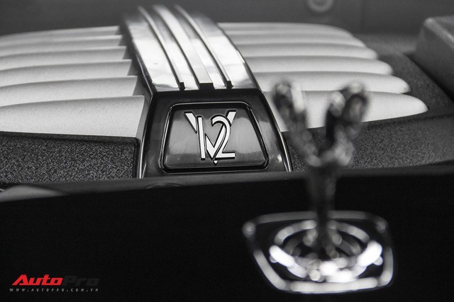 Bộ ba Rolls-Royce bản Black Badge với 3 phong cách nội thất độc đáo tại Việt Nam - Ảnh 19.