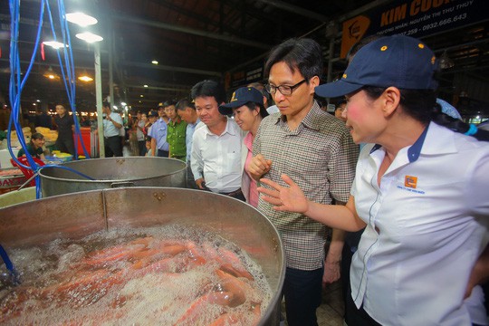 Phó Thủ tướng Vũ Đức Đam nửa đêm thị sát chợ đầu mối Bình Điền - Ảnh 7.