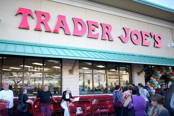 Bí mật kinh doanh thú vị của Trader Joes khi bán lẻ từng quả chuối với giá rẻ trong khi các đối thủ khác chỉ bán cả nải - Ảnh 1.