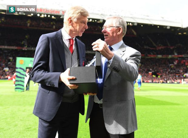 Sir Alex đã ngồi dậy và nói chuyện được sau ca phẫu thuật khẩn cấp - Ảnh 1.