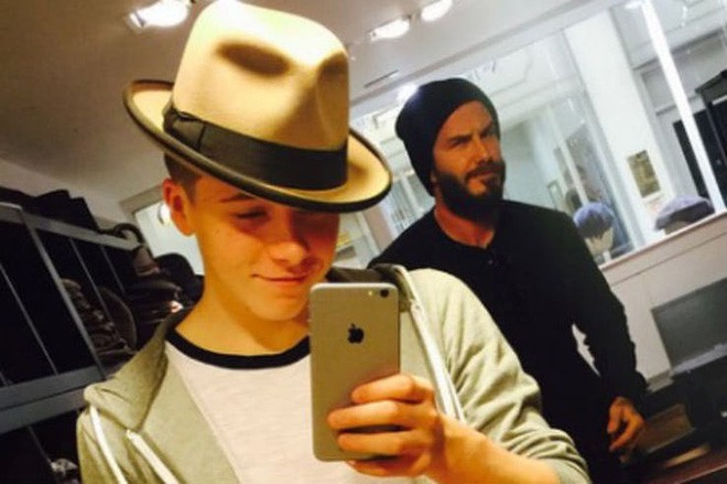 Nổi tiếng, giàu có nhưng cặp vợ chồng Victoria - Beckham vẫn có những nguyên tắc dạy con khắt khe đến kinh ngạc - Ảnh 1. Nổi tiếng, giàu có nhưng cặp vợ chồng Victoria - Beckham vẫn có những nguyên tắc dạy con khắt khe đến kinh ngạc - Ảnh 1.