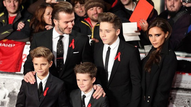 Nổi tiếng, giàu có nhưng cặp vợ chồng Victoria - Beckham vẫn có những nguyên tắc dạy con khắt khe đến kinh ngạc - Ảnh 11. Nổi tiếng, giàu có nhưng cặp vợ chồng Victoria - Beckham vẫn có những nguyên tắc dạy con khắt khe đến kinh ngạc - Ảnh 11.