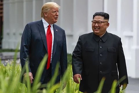 Tổng thống Mỹ Trump trao số điện thoại liên lạc trực tiếp cho ông Kim Jong-un - Ảnh 1.