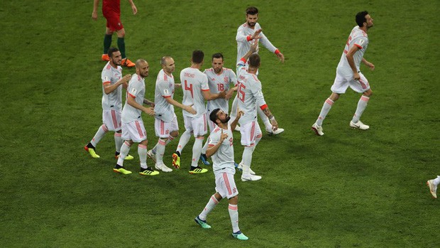 Bồ Đào Nha 3-3 Tây Ban Nha: Cả thế giới ngả mũ thán phục Ronaldo - Ảnh 10.
