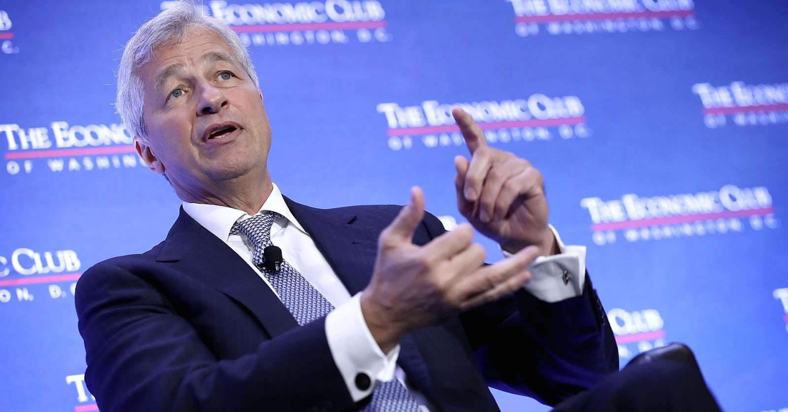 Gửi những người suốt ngày than thở cuộc sống này quá khó khăn, bất công: Nghịch cảnh không phải bất hạnh, khi bị ném vào giữa bầy sói, đó là cơ hội để bạn trở thành con đầu đàn - Ảnh 2. Gửi những người suốt ngày than thở cuộc sống này quá khó khăn, bất công: Nghịch cảnh không phải bất hạnh, khi bị ném vào giữa bầy sói, đó là cơ hội để bạn trở thành con đầu đàn - Ảnh 2.