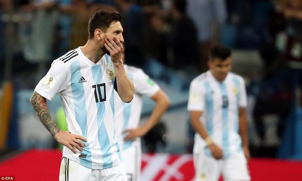 Cư dân mạng chế ảnh Messi về quê chăn vịt sau trận thua thảm Croatia - Ảnh 2.