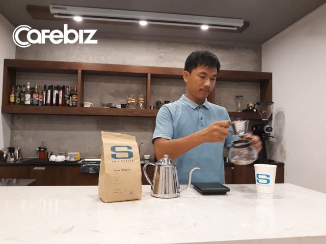 Khởi nghiệp thua lỗ phải sang Nhật kiếm tiền trả nợ, chàng trai này giờ là ông chủ của chuỗi cà phê Specialty, giá 100.000 đồng/ly mà khách nườm nượp, còn hỗ trợ The Coffee House mở quán - Ảnh 2.