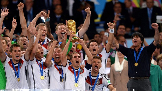Philipp Lahm sẽ mang cúp vàng đến trận chung kết World Cup 2018 - Ảnh 1.