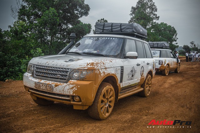 [Chùm ảnh] Đoàn Range Rover hàng chục tỷ đồng của Trung Nguyên thoả sức tắm bùn ở Đồng Mô trước khi rời Hà Nội - Ảnh 15.