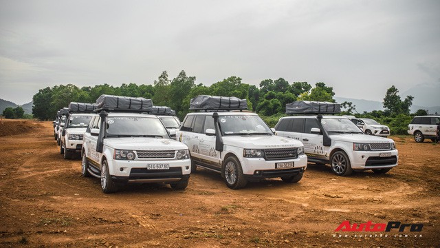 [Chùm ảnh] Đoàn Range Rover hàng chục tỷ đồng của Trung Nguyên thoả sức tắm bùn ở Đồng Mô trước khi rời Hà Nội - Ảnh 6.