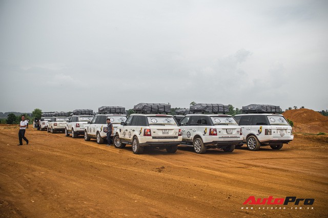 [Chùm ảnh] Đoàn Range Rover hàng chục tỷ đồng của Trung Nguyên thoả sức tắm bùn ở Đồng Mô trước khi rời Hà Nội - Ảnh 7.