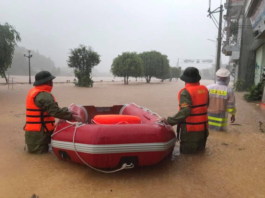 Quảng Ninh: Nước lũ tràn về, cô lập hoàn toàn cả một huyện - Ảnh 5.