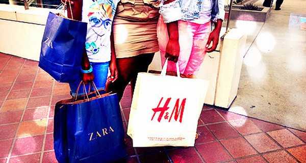 Chiến lược đặc biệt này giúp Zara tăng trưởng mạnh mẽ, khi đối thủ H&M đang chết chìm trong núi quần áo ế lên tới 4 tỷ USD - Ảnh 5.
