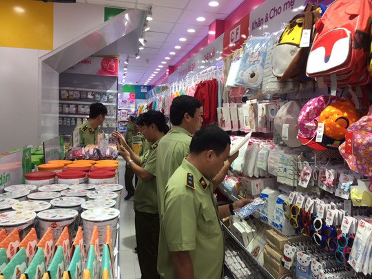 Tiếp tục kiểm tra gần 70 cửa hàng Con Cưng tại TP HCM - Ảnh 2.