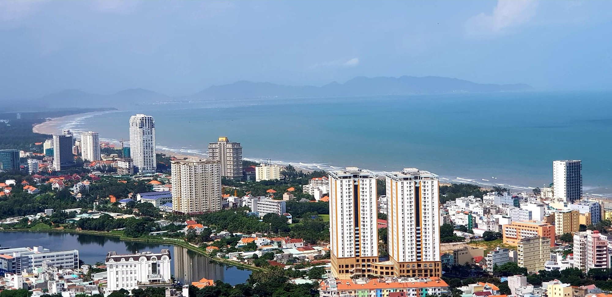 Hơn 9 tỷ USD và 35.000 tỷ đồng vốn đầu tư, đây sẽ là nơi bùng nổ thị trường bất động sản nghỉ dưỡng - Ảnh 1. Hơn 9 tỷ USD và 35.000 tỷ đồng vốn đầu tư, đây sẽ là nơi bùng nổ thị trường bất động sản nghỉ dưỡng - Ảnh 1.