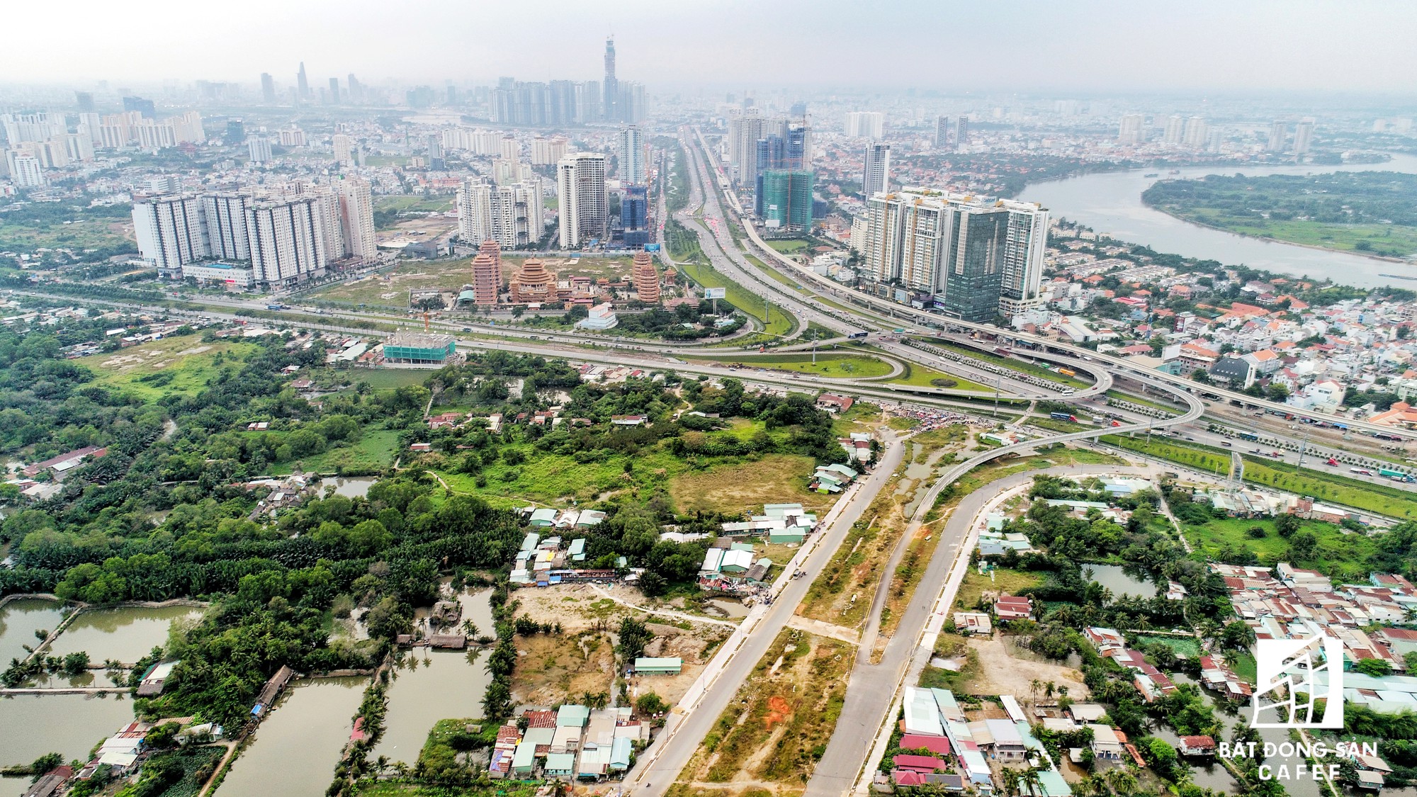 Toàn cảnh Khu liên hợp thể thao Rạch Chiếc (TP.HCM) 15.000 tỷ vnđ lỡ hẹn Sea Games 31 nhìn từ trên cao - Ảnh 1. Toàn cảnh Khu liên hợp thể thao Rạch Chiếc (TP.HCM) 15.000 tỷ vnđ lỡ hẹn Sea Games 31 nhìn từ trên cao - Ảnh 1.