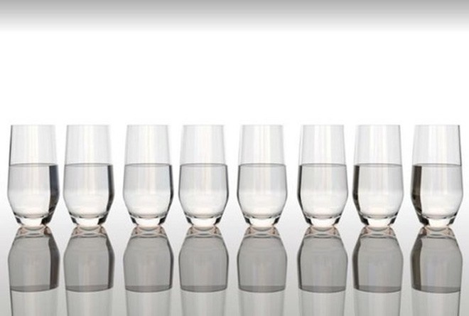 4 kiểu uống nước làm tổn thương thận từng giờ: Đáng tiếc có thể bạn cũng mắc sai lầm này - Ảnh 2. 4 kiểu uống nước làm tổn thương thận từng giờ: Đáng tiếc có thể bạn cũng mắc sai lầm này - Ảnh 2.