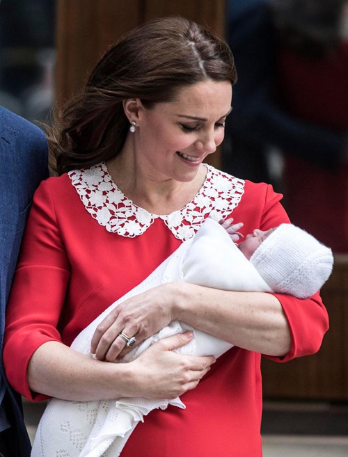 Công nương Kate được coi là bà mẹ phi thường khi làm điều ý nghĩa này cho George sau khi sinh con thứ 3 - Ảnh 1.
